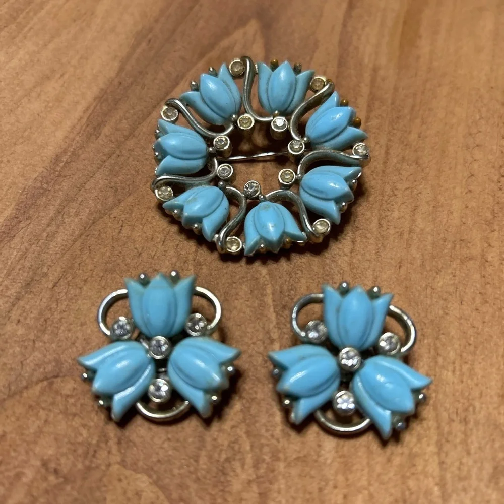 Vintage Kramer Broach and clip on earrings Floral Set